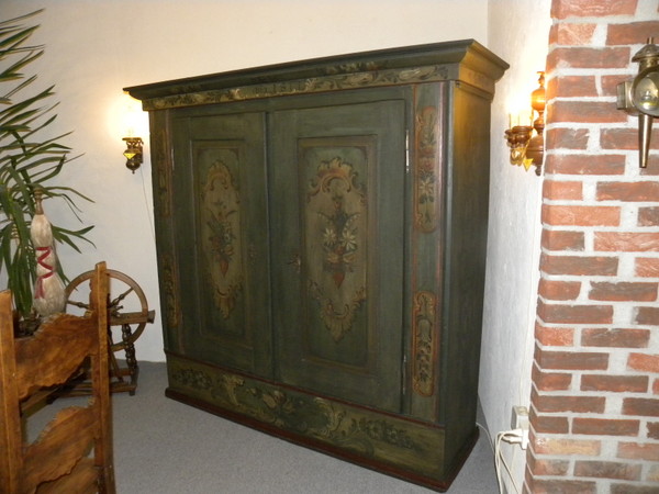 antiker Barockschrank datiert 1811, Foto: 1 verkleinern