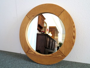 Runder Spiegel aus Tannenholz, massiv. Durchmesser: 60cm, Dicke: 2,5cm vergrssern
