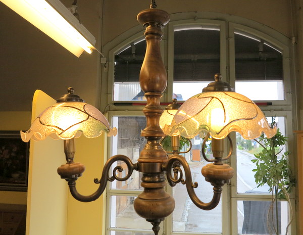 Hngelampe - Leuchter, Holz, Messing mit 3 - Glasschirmen verkleinern