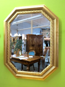 Spiegel 8 - eckig mit Facettenschliff, goldig mit Holzramen vergrssern